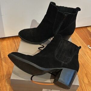 Crown vintage black booties